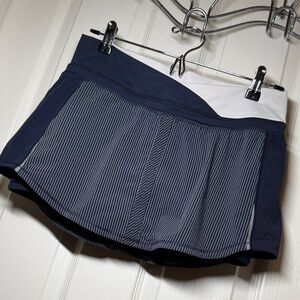 Lululemon skirt. Size 6.